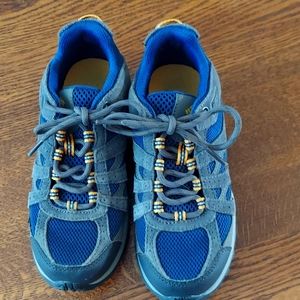 Columbia Boys Size 2 hiking shoes